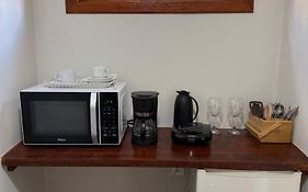 AP31 - Suíte Privativa e Aconchegante com Mini Cozinha a 3 Minutos da Praia